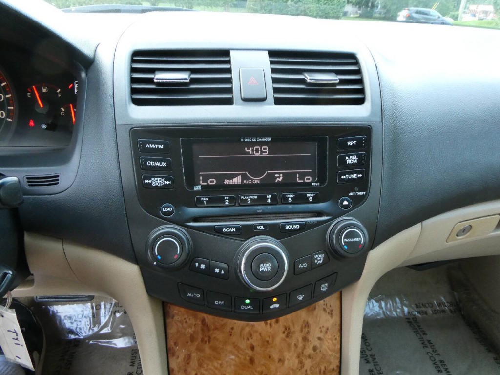 2003 Honda Accord Image 14