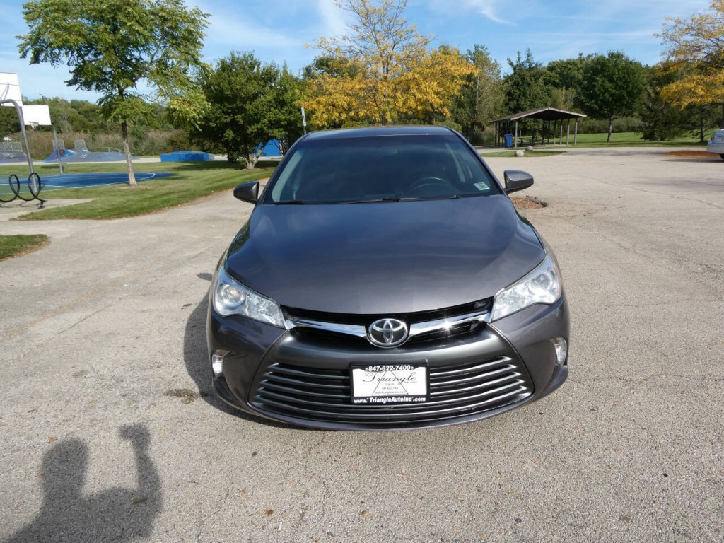 2017 Toyota Camry Image 2