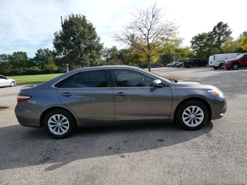 2017 Toyota Camry Image 4