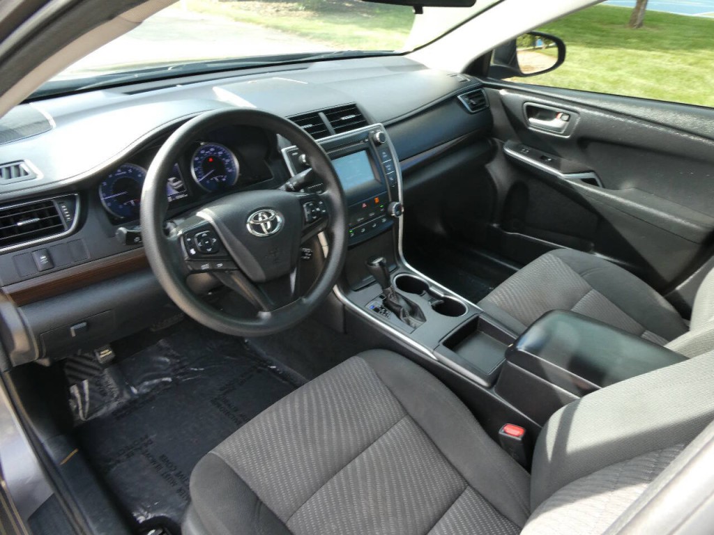 2017 Toyota Camry Image 10