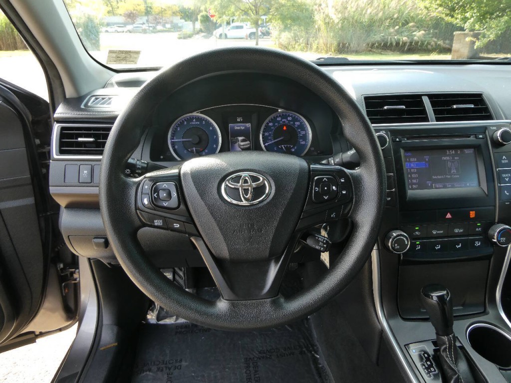2017 Toyota Camry Image 11