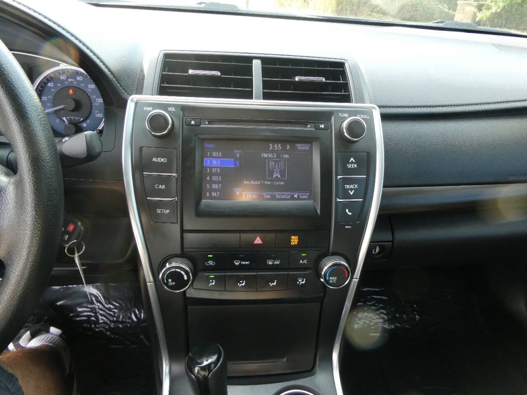 2017 Toyota Camry Image 16