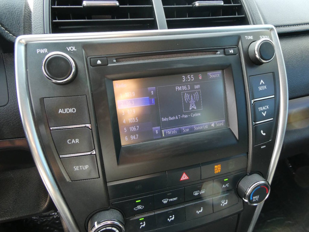 2017 Toyota Camry Image 17