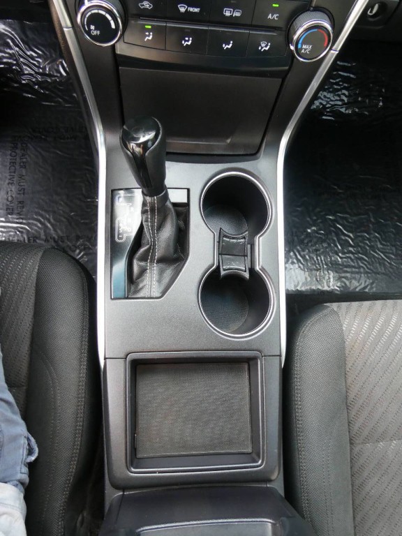 2017 Toyota Camry Image 21