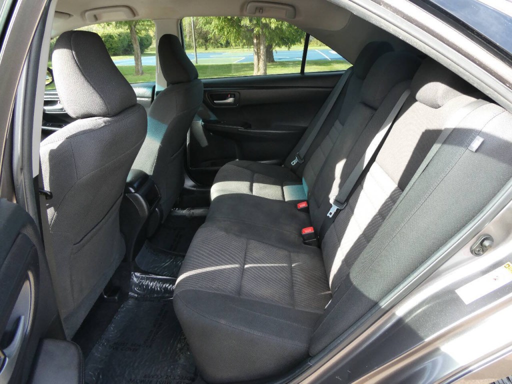 2017 Toyota Camry Image 22