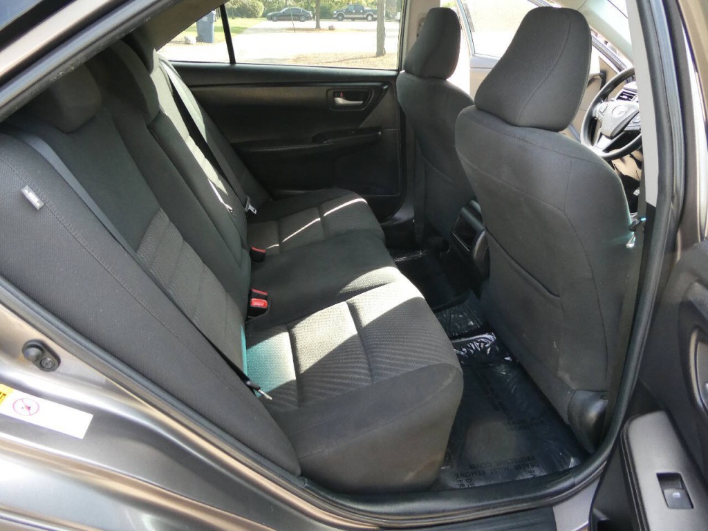 2017 Toyota Camry Image 24