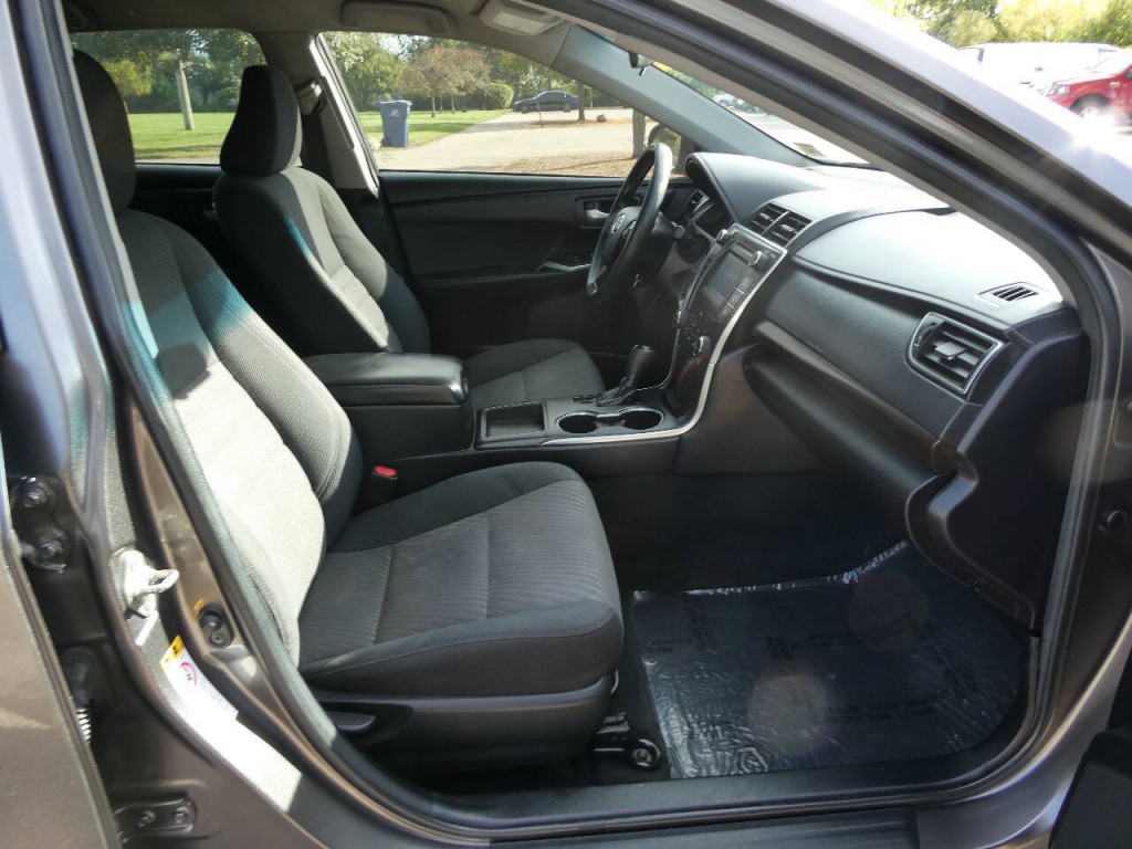 2017 Toyota Camry Image 25