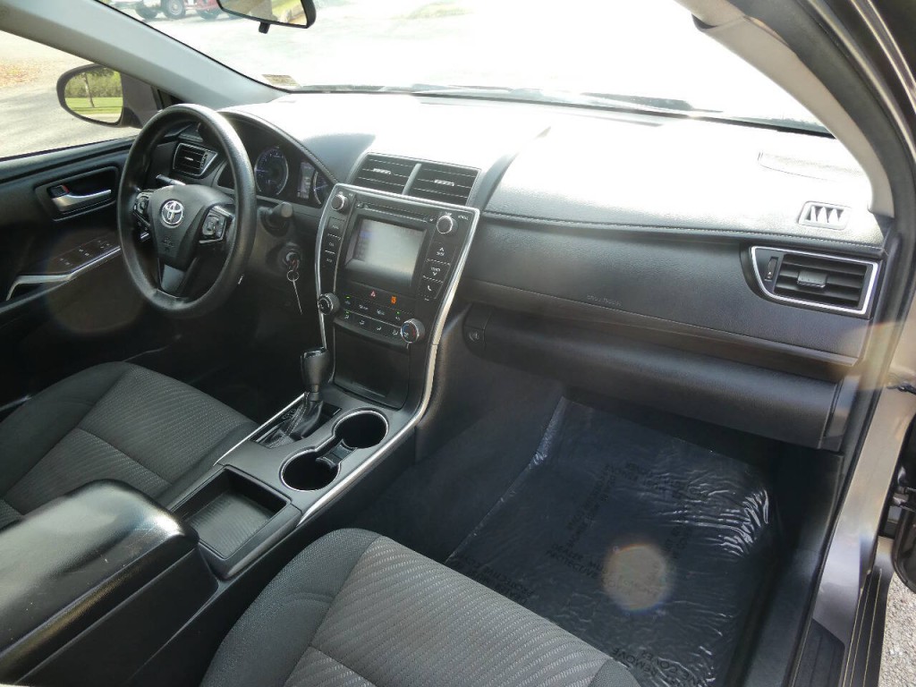 2017 Toyota Camry Image 26