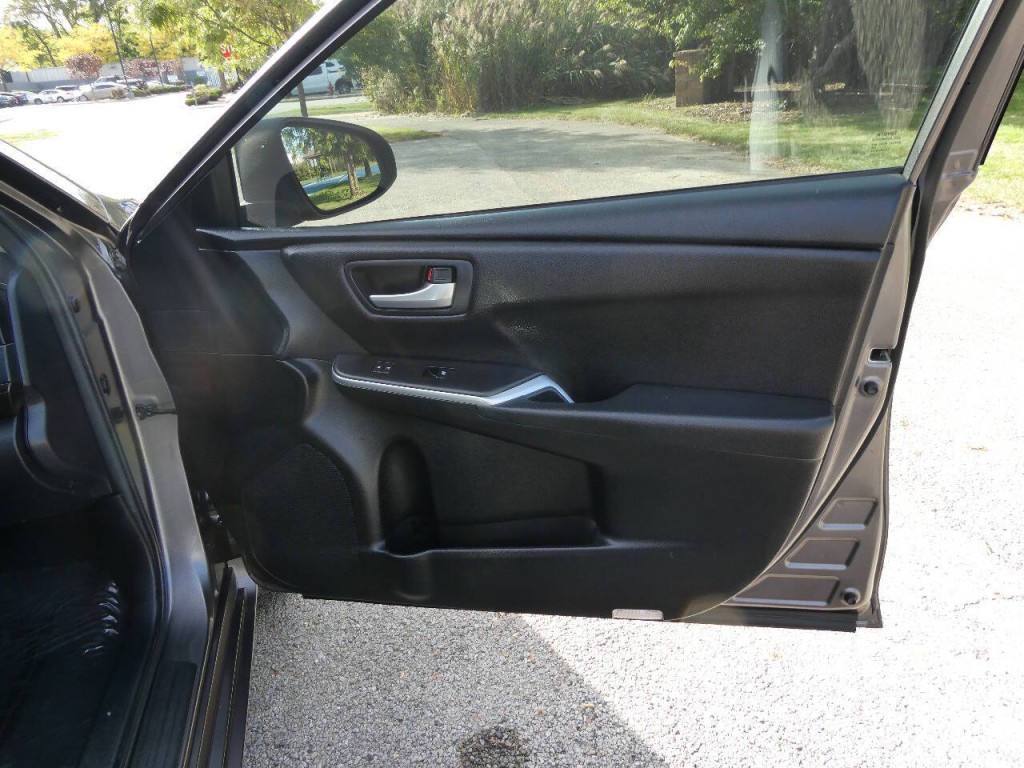 2017 Toyota Camry Image 27
