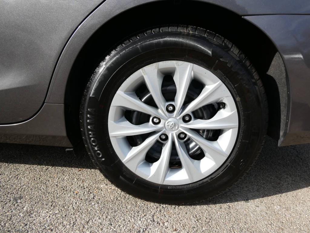 2017 Toyota Camry Image 30