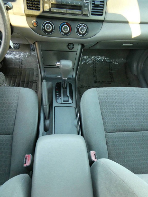 2005 Toyota Camry Image 20