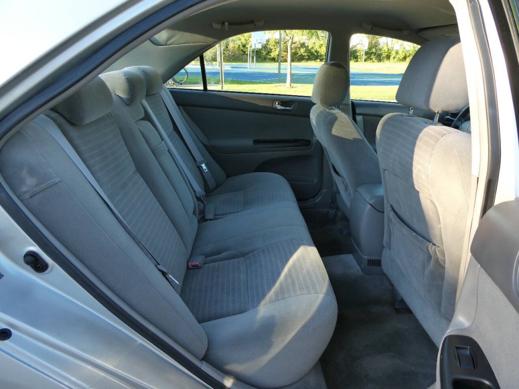 2005 Toyota Camry Image 24