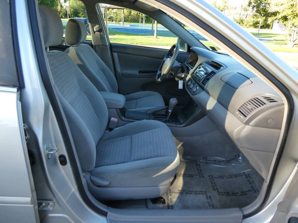 2005 Toyota Camry Image 25