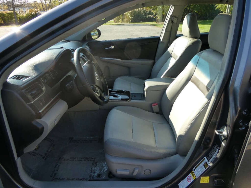 2014 Toyota Camry Image 9