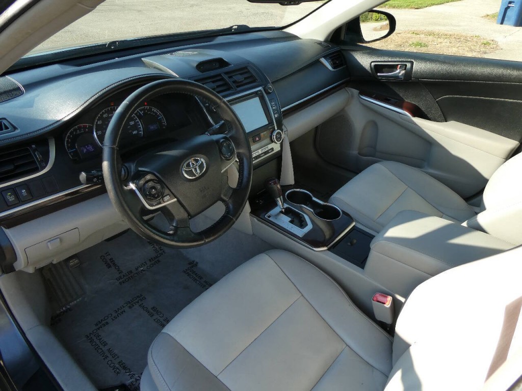 2014 Toyota Camry Image 10