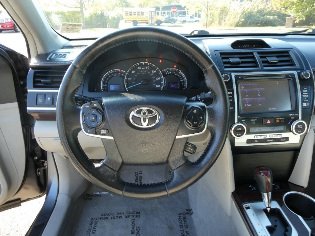 2014 Toyota Camry Image 11