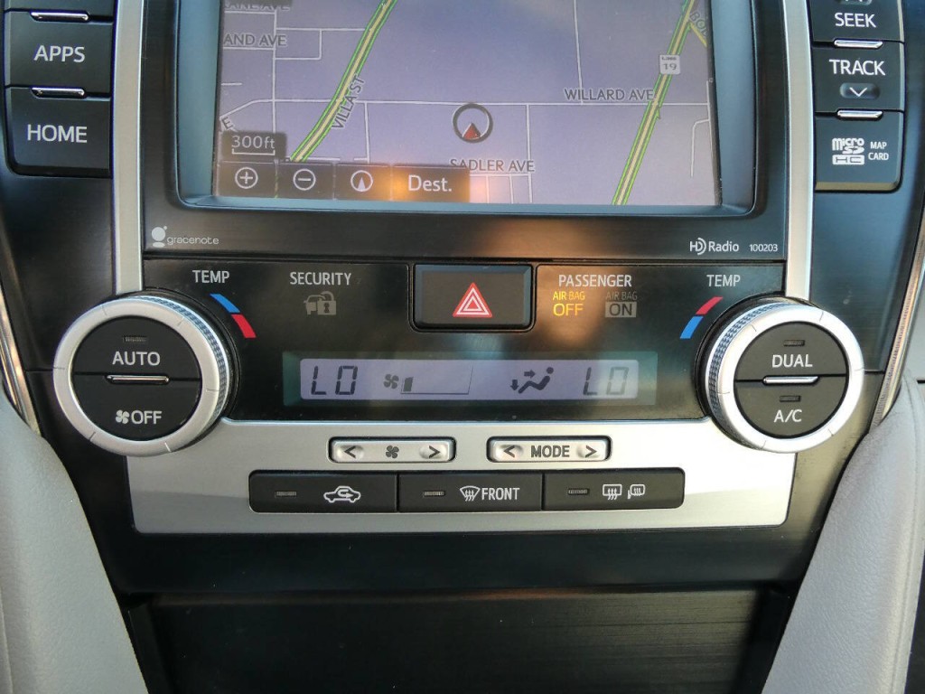 2014 Toyota Camry Image 19