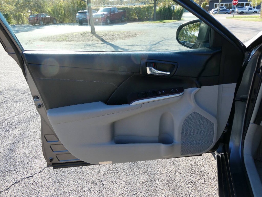 2014 Toyota Camry Image 24