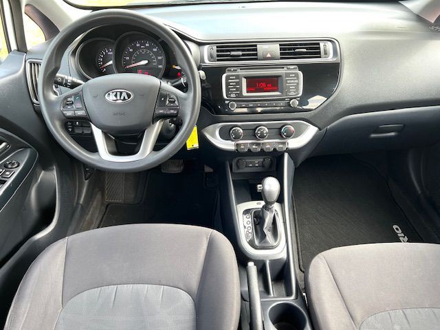 2016 Kia Rio Image 12