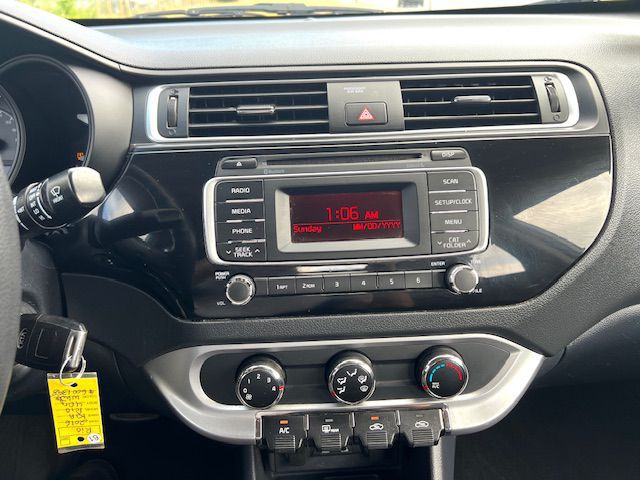 2016 Kia Rio Image 15