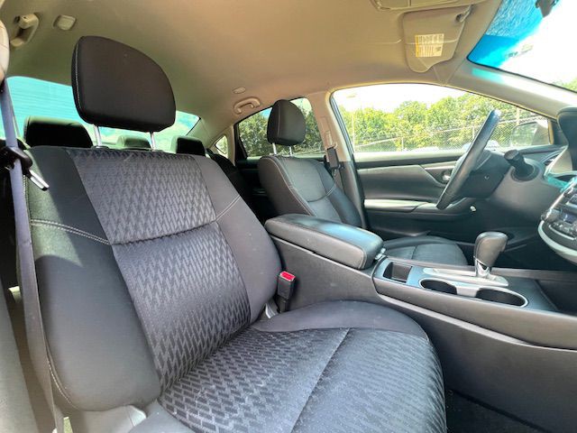2017 Nissan Altima Image 8
