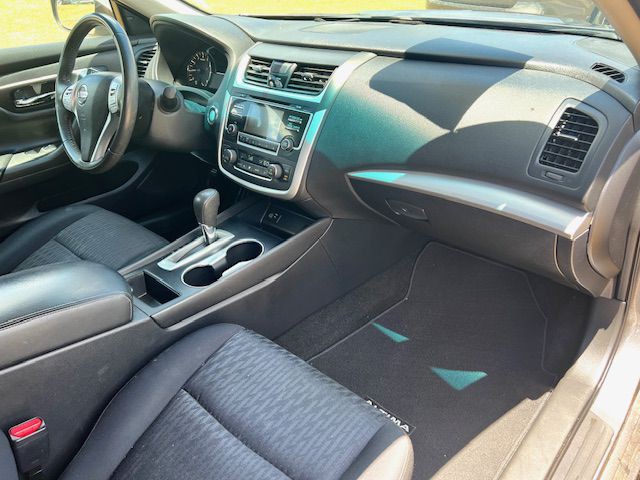 2017 Nissan Altima Image 9