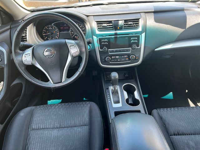 2017 Nissan Altima Image 12