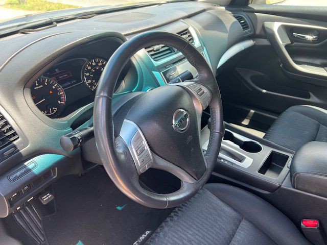 2017 Nissan Altima Image 14