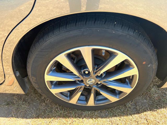 2017 Nissan Altima Image 18