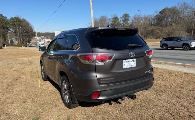 2015 Toyota Highlander Image 1