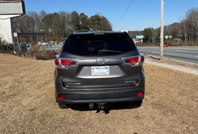 2015 Toyota Highlander Image 2