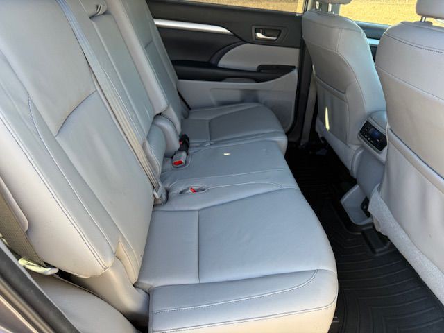 2015 Toyota Highlander Image 7