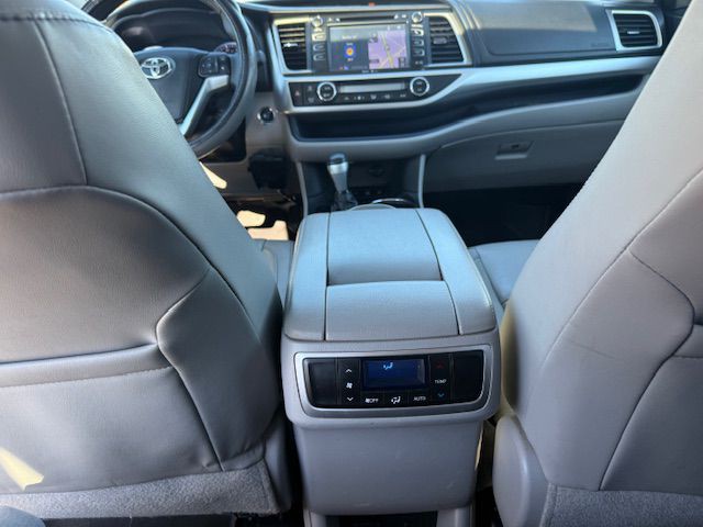 2015 Toyota Highlander Image 9