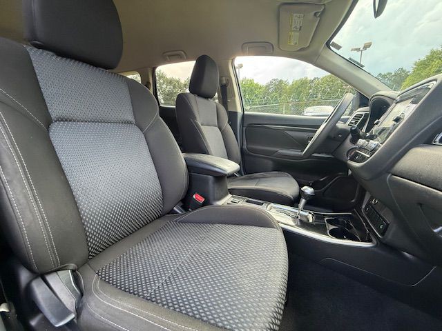 2020 Mitsubishi Outlander Image 8