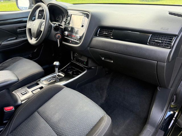 2020 Mitsubishi Outlander Image 9