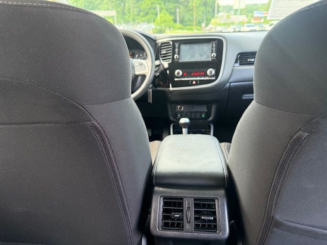 2020 Mitsubishi Outlander Image 12
