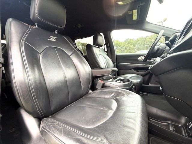 2018 Chrysler Pacifica Image 8