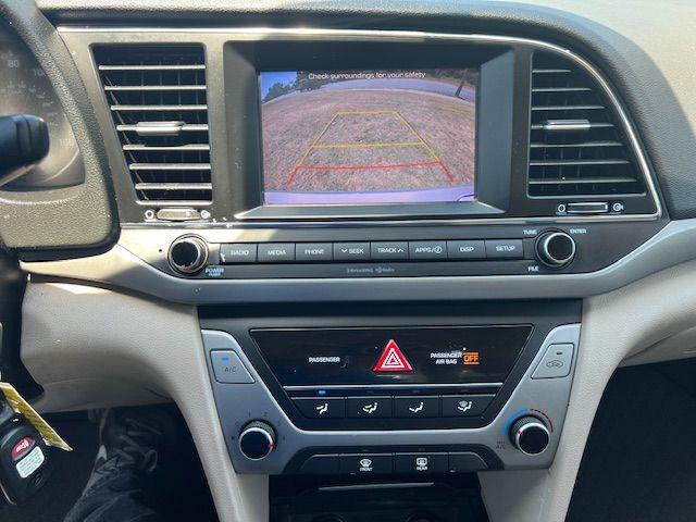 2018 Hyundai Elantra Image 16