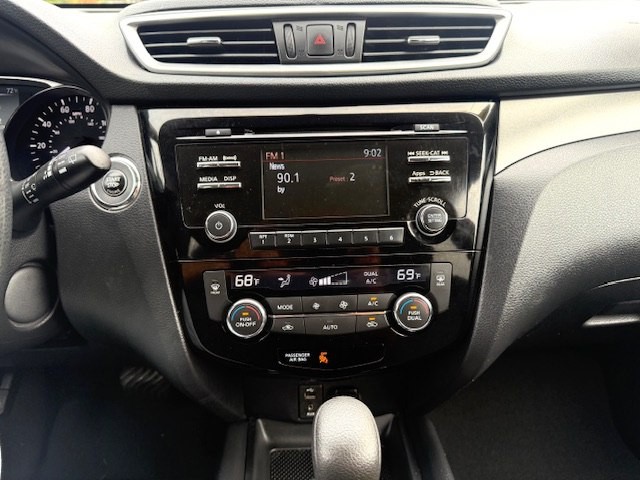 2016 Nissan Rogue Image 16