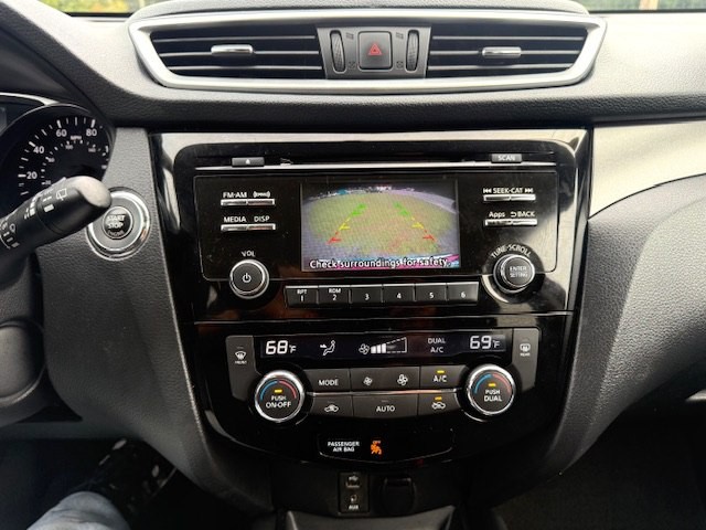2016 Nissan Rogue Image 17