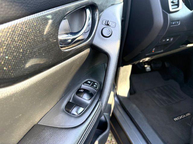 2016 Nissan Rogue Image 8