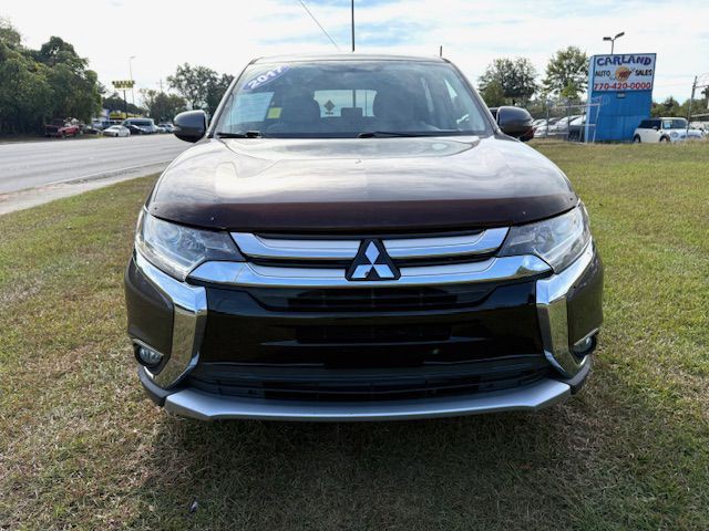 2017 Mitsubishi Outlander Image 2
