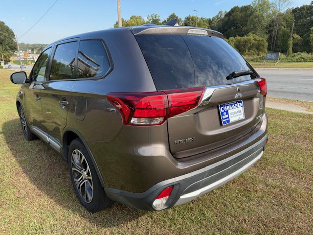 2017 Mitsubishi Outlander Image 4