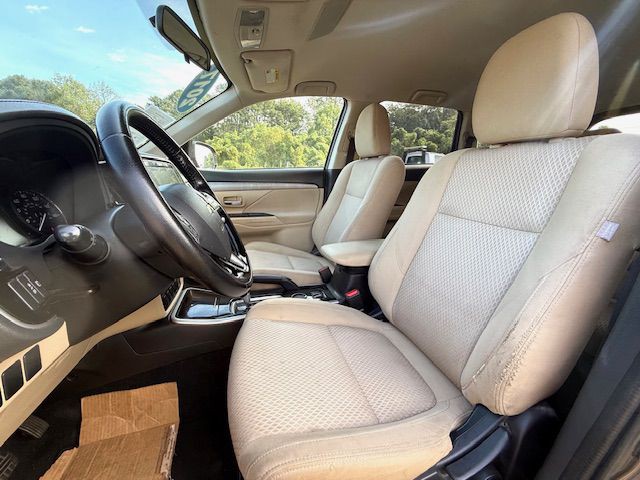 2017 Mitsubishi Outlander Image 7