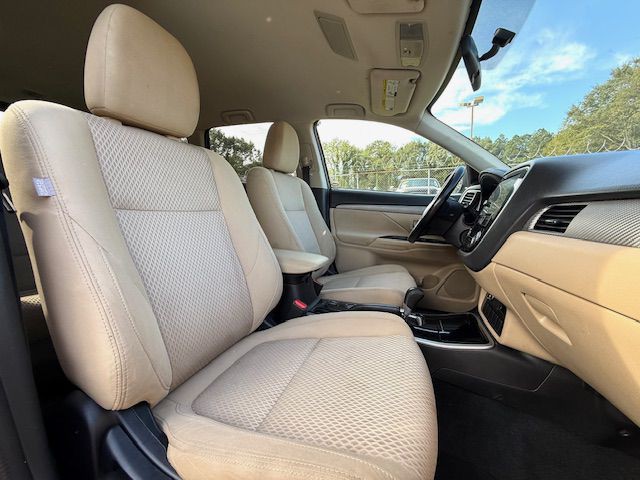 2017 Mitsubishi Outlander Image 8