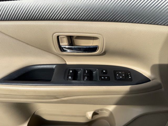 2017 Mitsubishi Outlander Image 13