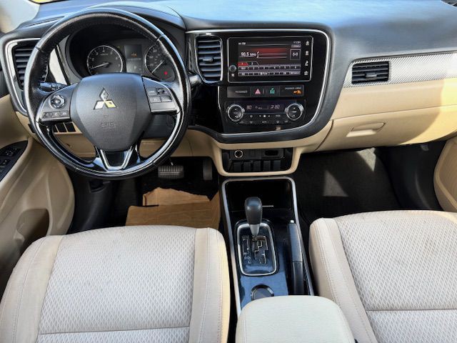 2017 Mitsubishi Outlander Image 15