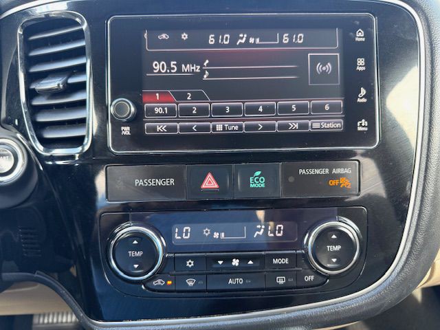 2017 Mitsubishi Outlander Image 16