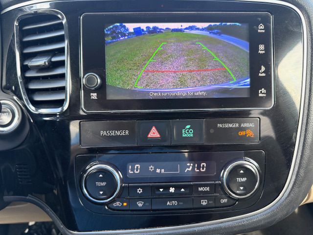 2017 Mitsubishi Outlander Image 17