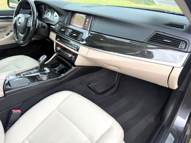 2016 BMW 5 Series Image 9